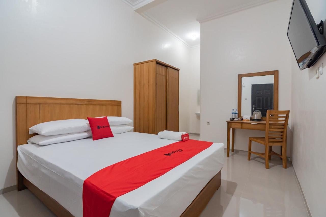 Reddoorz Syariah Plus @ Perintis Guesthouse Тасікмалая Екстер'єр фото