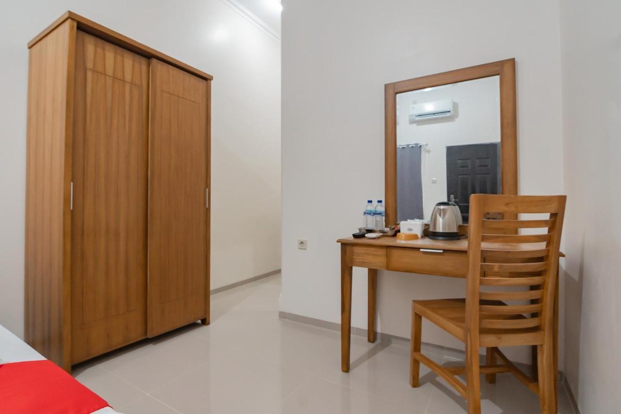 Reddoorz Syariah Plus @ Perintis Guesthouse Тасікмалая Екстер'єр фото