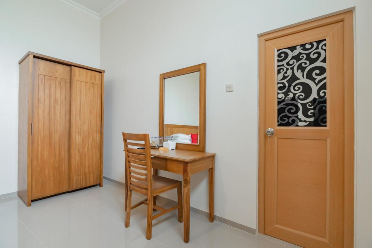 Reddoorz Syariah Plus @ Perintis Guesthouse Тасікмалая Екстер'єр фото