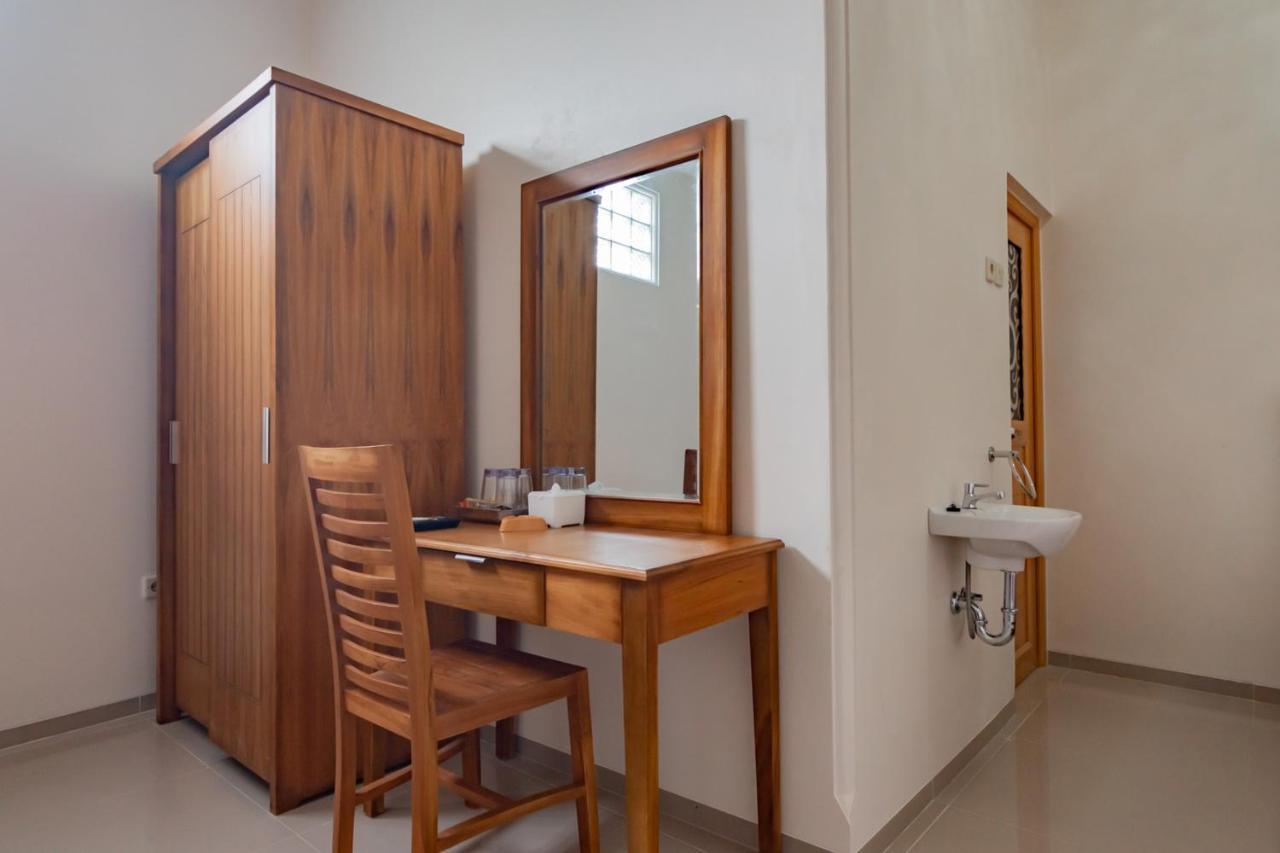 Reddoorz Syariah Plus @ Perintis Guesthouse Тасікмалая Екстер'єр фото