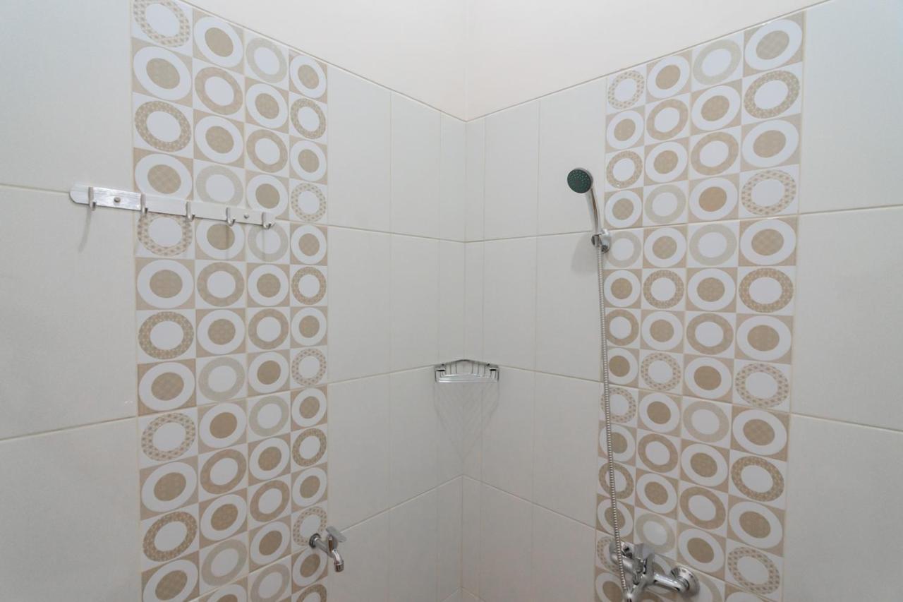 Reddoorz Syariah Plus @ Perintis Guesthouse Тасікмалая Екстер'єр фото