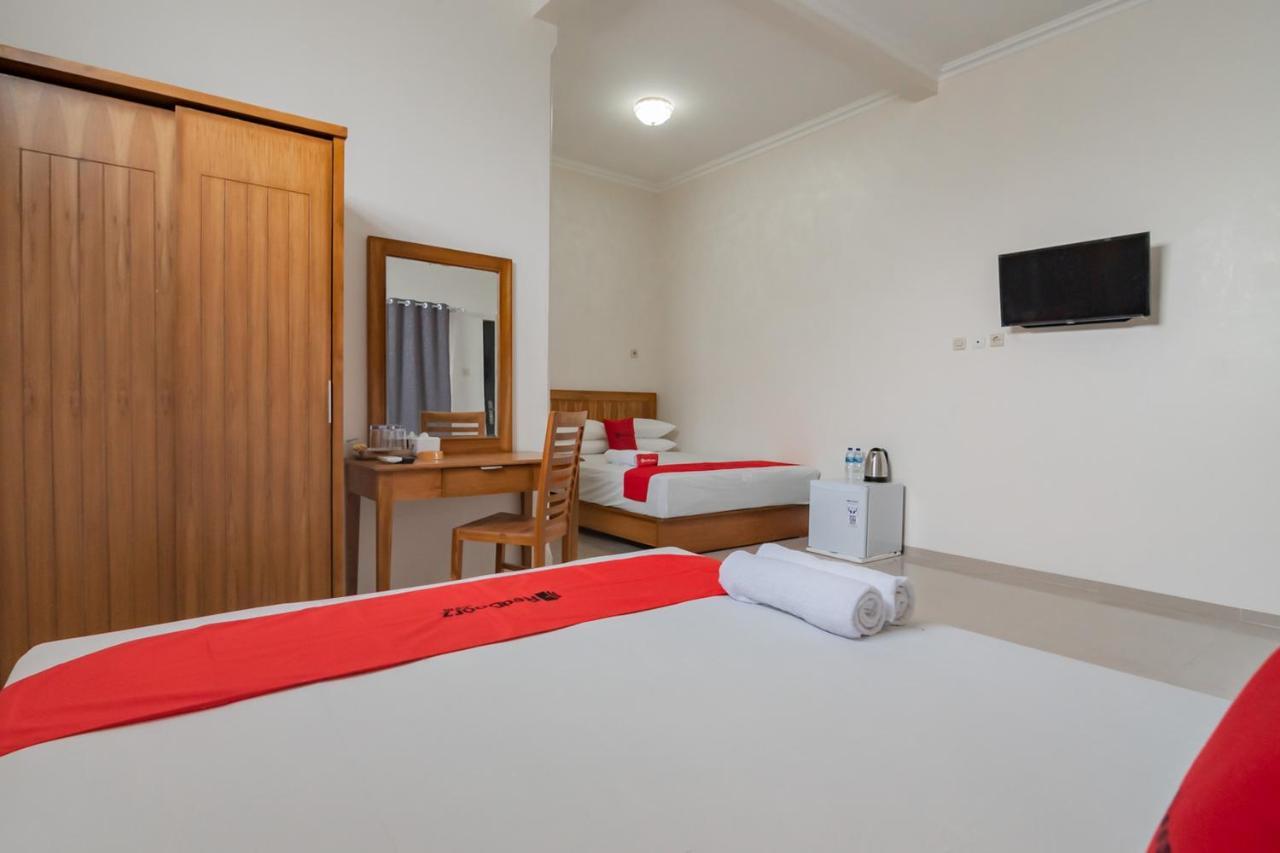 Reddoorz Syariah Plus @ Perintis Guesthouse Тасікмалая Екстер'єр фото
